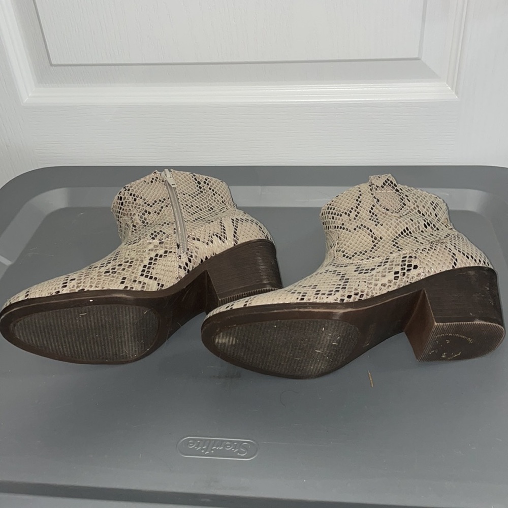 Booties - Picture 3 of 4